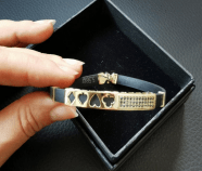 Kart Sembolleri ve Silikon Bantlı 14 Ayar Modern Kadın Bileziği - Winners Jewels