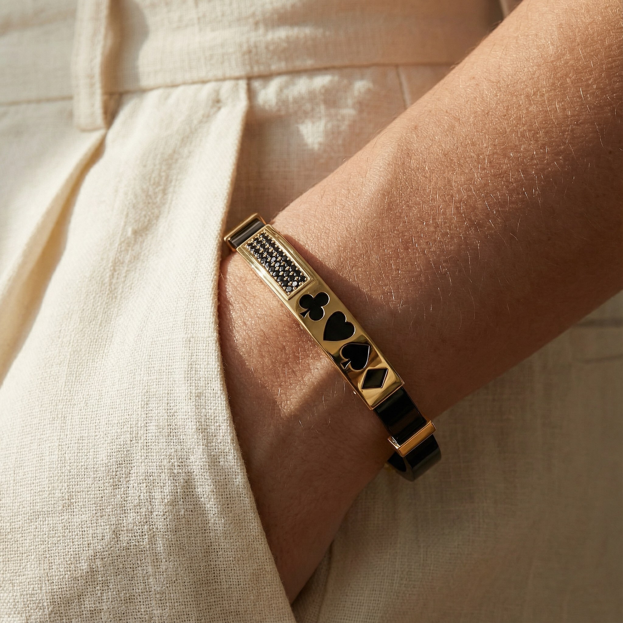 Kart Sembollü Siyah Şans Bilekliği