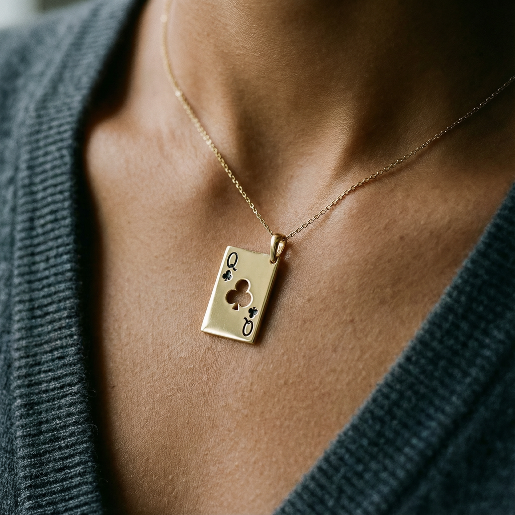 Sinek Kız Kart Kolye Ucu