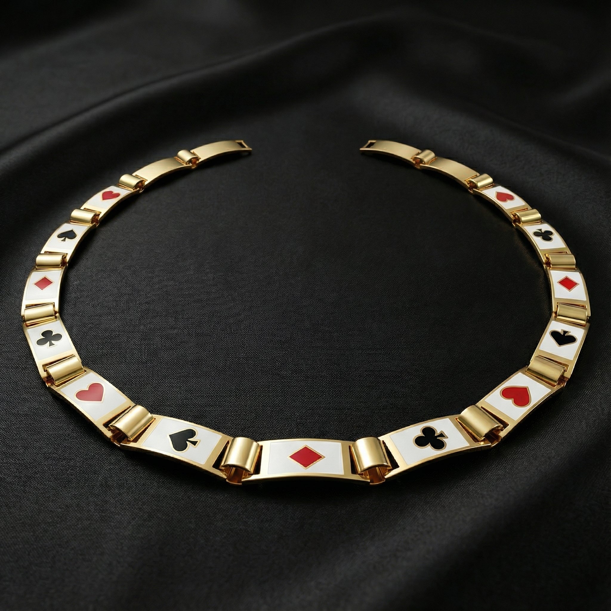 Poker Kartı Temalı İşlemeli Kolye - Winners Jewels