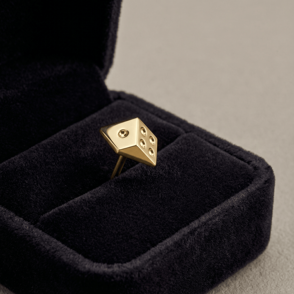 Zar Sembollü Mini Küpe (Tek) - Casino Piercing - Winners Jewels